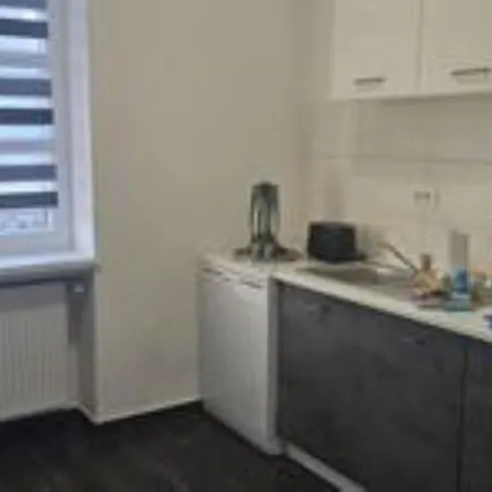 Schoene Vollausgestattete Gaestewohnung Direkt In Der Gartenstadt Und Naehe Geiseltalsee 2402 דירה *